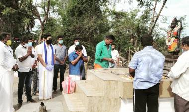 குரங்குகளுக்காக தண்ணீர் தொட்டி & உணவுப்பொருட்கள் வழங்கிய புதுக்கோட்டை மாவட்ட தளபதி விஜய் மக்கள் இயக்கம்!