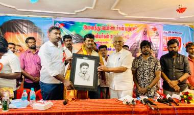 " அருவா சண்ட"  படத்தின் தயாரிப்பாளரும், கதாநாயகனுமான v.ராஜா இன்று தனது பிறந்த நாளை அனைத்து பெயிண்டர்கள் மற்றும் ஓவியர்கள் நலச்சங்க நிர்வாகிகளுடன் கொண்டாடினார்.