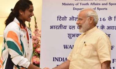 பதக்கம் வென்ற பி.வி.சிந்துக்கு  பிரதமர் மோடி ட்விட்டரில் வாழ்த்து