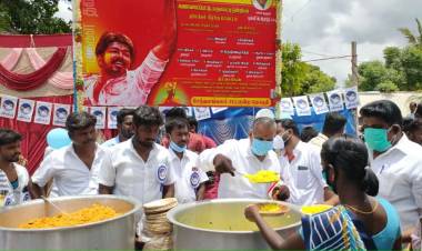 நாமக்கல் கிழக்கு மாவட்ட தலைமை தளபதி விஜய் மக்கள் இயக்கம் சார்பாக நலத்திட்ட உதவிகள்!