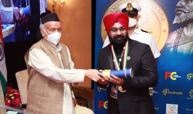 Governor of Maharashtra honoured Unacademy educator Jaspal Singh with Champions  of Change National Award