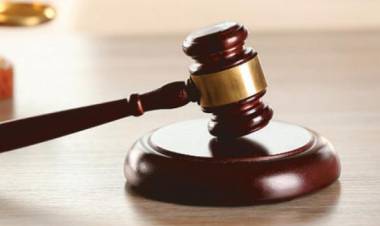 அதிக வட்டி வசூலிப்பு, போக்சோ, கொலை வழக்கில் சிக்கிய 6 வழக்கறிஞர்கள் தொழில் செய்ய தடை விதிக்கப்பட்டுள்ளது.