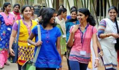 தமிழ்நாட்டில் ஊரடங்கு நீடிப்பதால் கல்லூரிகளுக்கு வரும் 31-ஆம் தேதி வரை விடுமுறை நீட்டிக்கப்பட்டுள்ளது.