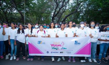 அப்போலோமகளிர்மருத்துவனைசார்பில் “வெல்வுமன்வாக்கத்தான்” (“Well Women Walkathon”)நடைபெற்றது.