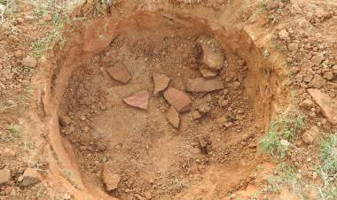 ஆத்தூர் அருகே முதுமக்கள் தாழி