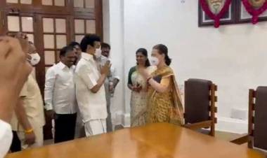 நாடாளுமன்ற வளாகத்தில், சோனியா காந்தியுடன் தமிழ்நாடு முதலமைச்சர் ஸ்டாலின் சந்திப்பு!