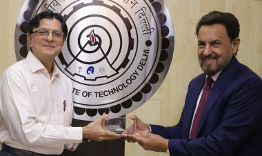 Amarjit Bakshi receives a special honour from his Alma mater, IIT Delhi