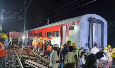 2 ரயில்கள் மோதி விபத்து - 50 பேர் காயம்