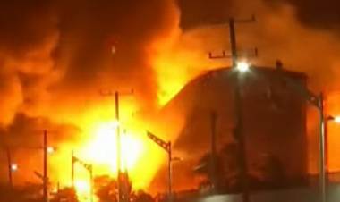 சென்னை பட்டினப்பாக்கம் போர்ஷோர் எஸ்டேட் பகுதியில் உள்ள குப்பைகள் கொட்டும் இடத்தில் தீ விபத்து