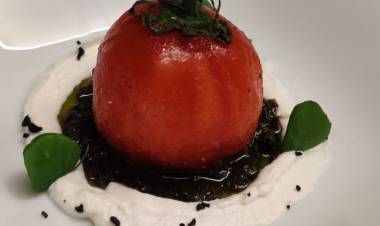 Crowne Plaza Chennai Adyar Park Celebrates Valentine's Day with "Romance By The Pool"