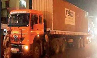 மராட்டிய மாநிலம் சிர்பூரில் தாறுமாறாக ஓடிய கன்டெய்னர் லாரி, பல வாகனங்கள் மீது மோதியதில் 15 பேர் உயிரிழப்பு