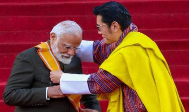 பிரதமர் நரேந்திர மோடிக்கு பூடானின் மிக உயரிய விருது: மன்னர் ஜிக்மே கேசர் வழங்கினார்