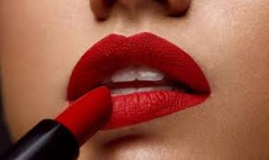 பெண்கள், சிவப்பு வண்ண உதட்டுச்சாயம் பூசினால் அபராதம்: வடகொரிய நாட்டு அதிபர் கிம் ஜாங் உன் விநோத அறிவிப்பு