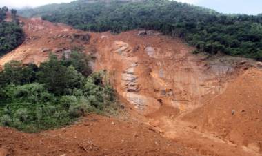 கர்நாடகாவில் மண் சரிவில் சிக்கி 5 பேர் உயிரிழப்பு