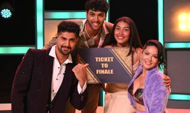 "Splitsvillains, இதுதான் கடைசி டோம் செஷன், விரைவில் இந்த சீசன் நிறைவடைய போகிறது. டிக்கெட் டு ஃபினாலேவை எந்த ஜோடி வெல்லப் போகிறது என்பதை பார்க்கலாம் என MTV Splitsvilla X5: ExSqueeze Me Please இன் கடைசி டோம் அமர்வில் சன்னி லியோன் கூற நிகழ்ச்சி சுவாரஸ்யத்தின் உச்சிக்கே செல்கிறது.