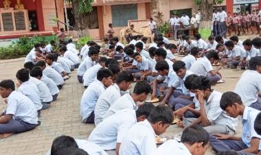 We served lunch today 15:07:25 to 210 students of 11th & 12th students of Thiru Vi Ka Higher Secondary School, Shenoy Nagar, Chennai.