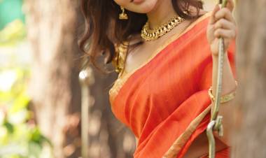 Iswarya Menon Stills find Below