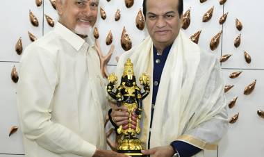 Hon’ble Chief Minister Shri Nara Chandrababu Naidu garu, felicitates Padma Shri awardee Dr Vijay Anand Reddy!