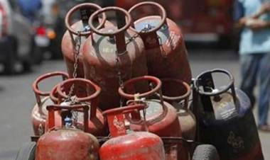 Commercial LPG becomes costlier: Prices hiked by Rs 195.5 per 19-kg cylinder