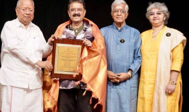 "லிவிங் லெஜன்ட்" விருது நடிகர் எஸ்.வி.சேகர் அவர்களுக்கு வழங்கப்பட்டது!