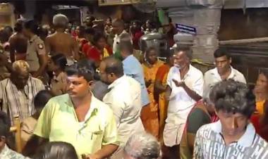 திருச்சி சமயபுரம் மாரியம்மன் கோவிலில் ஆடி வெள்ளிக்கிழமை வழிபாட்டிற்காக குவிந்த லட்சக்கணக்கான பக்தர்கள்