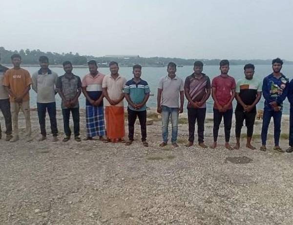 14 Tamil Nadu Fishermen Return from Sri Lanka