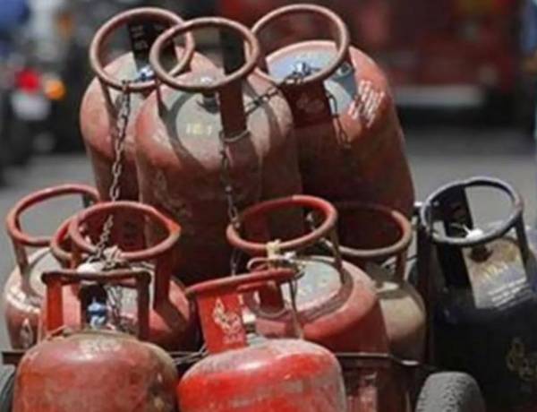 Commercial LPG becomes costlier: Prices hiked by Rs 195.5 per 19-kg cylinder