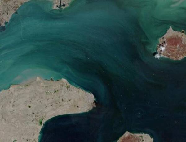 Iran Threatens to Close Strait of Hormuz Again