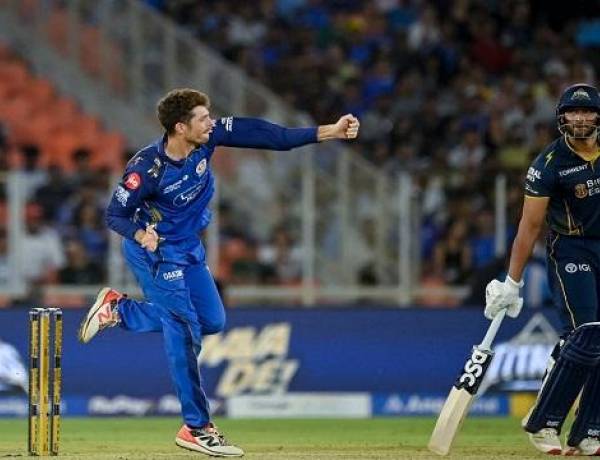 Mitchell Santner Out for Month Due to Shoulder Injury