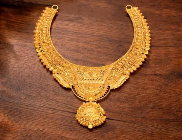 அதிரடியாக சரிந்த தங்கம் விலை... காரணம் என்ன? முதலீட்டாளர்கள் தெரிந்துகொள்ள வேண்டிய 5 முக்கிய அம்சங்கள்!
