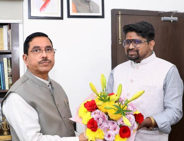  Dr. Bhargav Mallappa Congratulates Shri Prahlad Joshi on His Appointment as Union Minister of Education