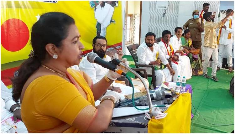 சின்னத்திரையில் இருந்து படிப்படியாக விலகப் போவதாக ராதிகா சரத்குமார் அறிவிப்பு
