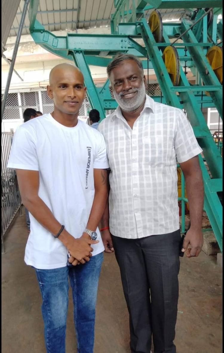 கிரிக்கெட் வீரர் நடராஜன் பழனியில் மொட்டை போட்டு சாமி தரிசனம்