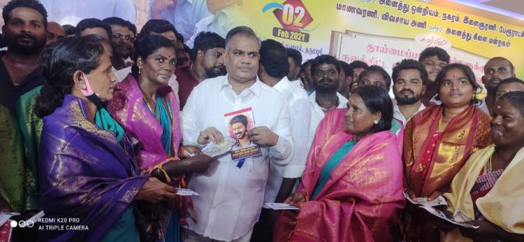 தருமபுரி மாவட்டத்தில் தளபதி விஜய் அவர்களின் பெயரால் தூய்மைப்பணியாளர்களுக்கு மாபெரும் நலத்திட்ட உதவிகள் வழங்கும் விழா