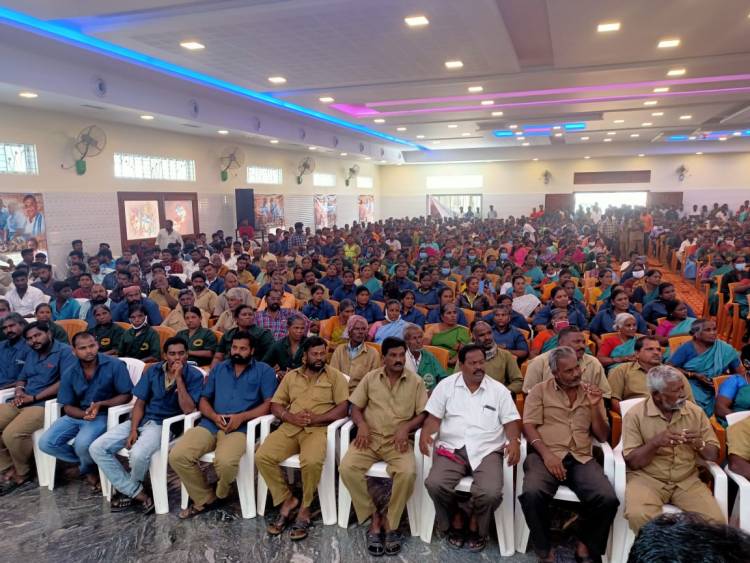 தருமபுரி மாவட்டத்தில் தளபதி விஜய் அவர்களின் பெயரால் தூய்மைப்பணியாளர்களுக்கு மாபெரும் நலத்திட்ட உதவிகள் வழங்கும் விழா