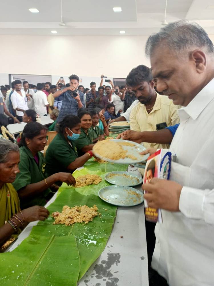 தருமபுரி மாவட்டத்தில் தளபதி விஜய் அவர்களின் பெயரால் தூய்மைப்பணியாளர்களுக்கு மாபெரும் நலத்திட்ட உதவிகள் வழங்கும் விழா