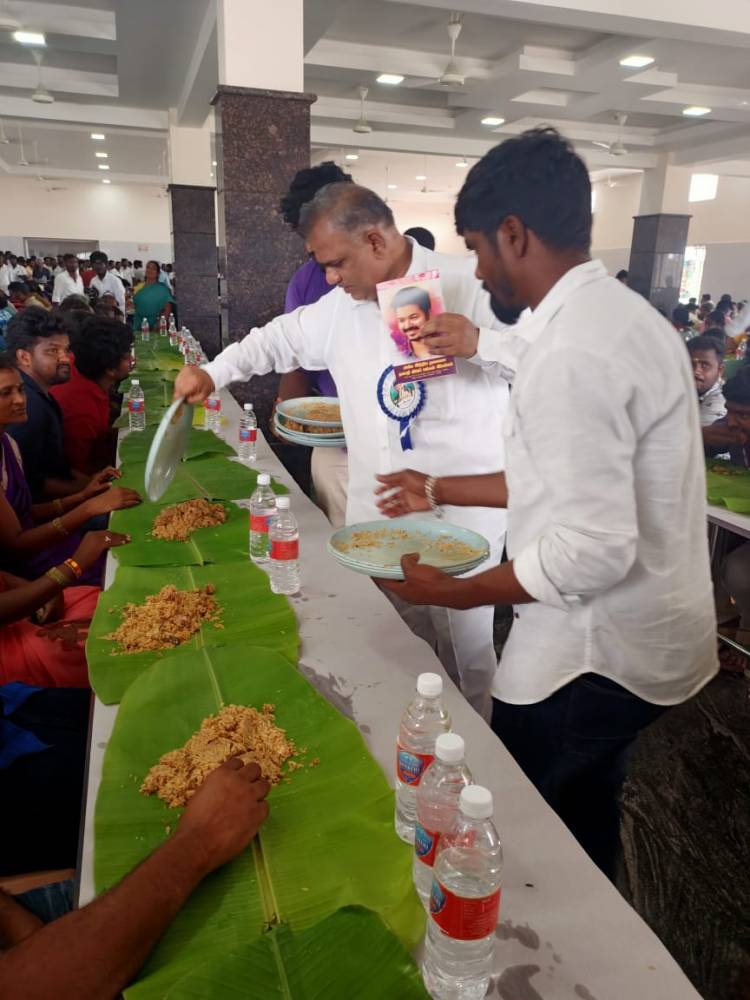 தருமபுரி மாவட்டத்தில் தளபதி விஜய் அவர்களின் பெயரால் தூய்மைப்பணியாளர்களுக்கு மாபெரும் நலத்திட்ட உதவிகள் வழங்கும் விழா