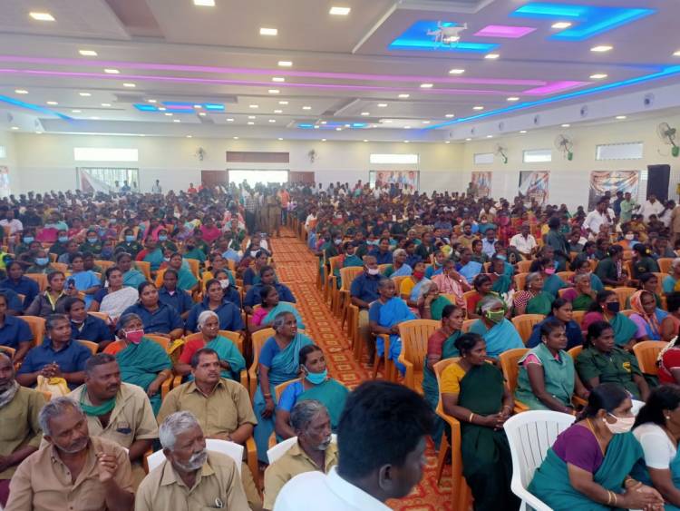 தருமபுரி மாவட்டத்தில் தளபதி விஜய் அவர்களின் பெயரால் தூய்மைப்பணியாளர்களுக்கு மாபெரும் நலத்திட்ட உதவிகள் வழங்கும் விழா