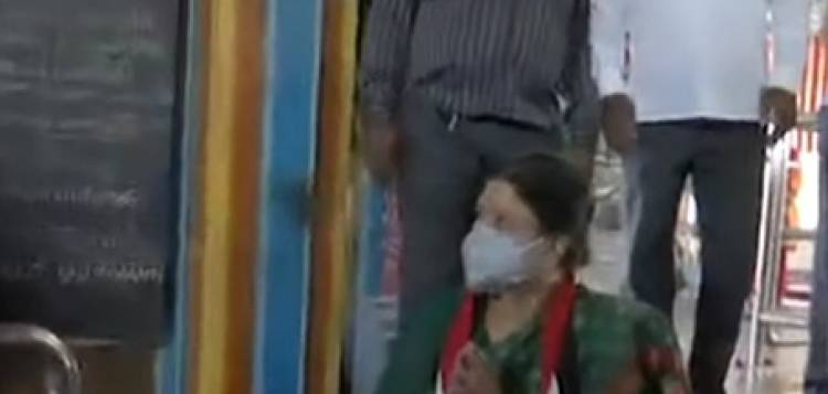 சென்னை திரும்பும் சசிகலா, ஓசூர் நகரத்தில் உள்ள கோயிலில் வழிபாடு