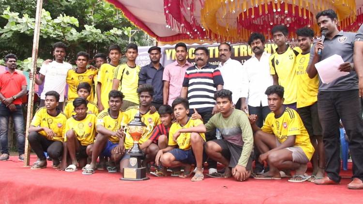 சென்னை பெரம்பூரில் 28 வருடங்களாக பெருளாதாரத்தில் பின்தங்கிய இளைய சமுதாயத்தினருக்கு இலவசமாக கல்வியோடுக்கூடிய கால்பந்தாட்டாத்தை அளித்து