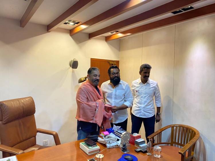 தமிழக அரசியலில் திடீர் திருப்பம். கமல்ஹாசன் கூட்டணியில் ஐ ஜே கே, சரத்குமார்.