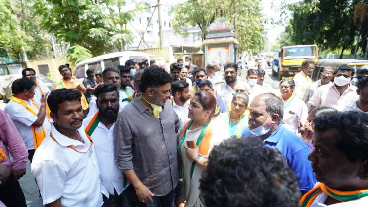 Sundar C joined Mrs Kushboo in election campaign at Thousand lights constituency
