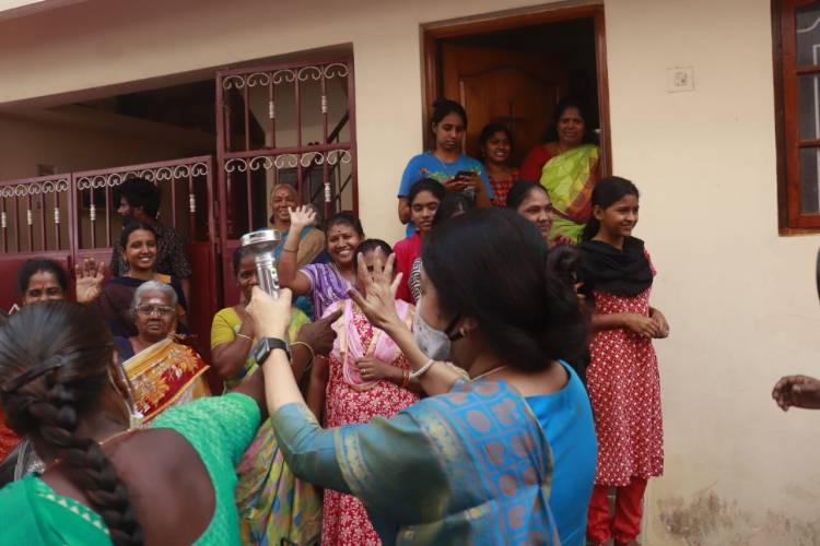 MNM star campaigners Ms. Suhasini Maniratnam and Ms. Akshara Haasan receive overwhelming support from the people of Amman kulam and Ma. Na. Ka. Street.