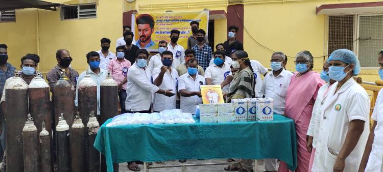 விருத்தாசலம் அரசு மருத்துவமனைக்கு ஆக்ஸிஜன் சிலிண்டர்களும்,முகக் கவசங்கள் & கையுறைகள் வழங்கிய தளபதி விஜய் மக்கள் இயக்கம் !