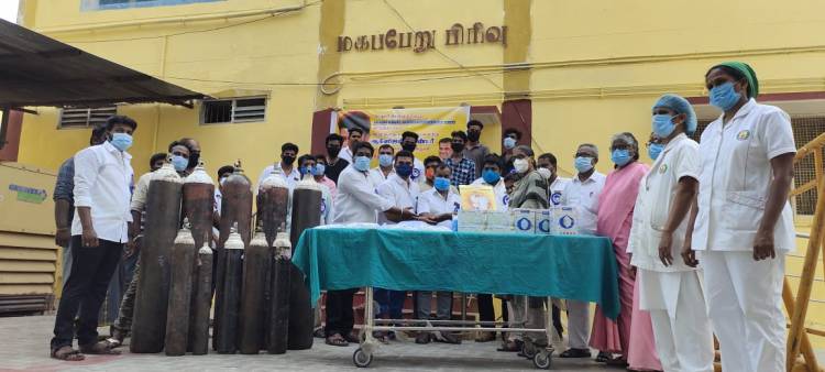 விருத்தாசலம் அரசு மருத்துவமனைக்கு ஆக்ஸிஜன் சிலிண்டர்களும்,முகக் கவசங்கள் & கையுறைகள் வழங்கிய தளபதி விஜய் மக்கள் இயக்கம் !