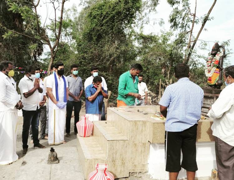 குரங்குகளுக்காக தண்ணீர் தொட்டி & உணவுப்பொருட்கள் வழங்கிய புதுக்கோட்டை மாவட்ட தளபதி விஜய் மக்கள் இயக்கம்!
