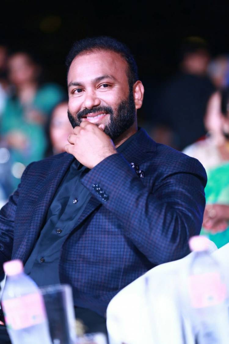 லைகா புரோடக்சன்ஸ் அல்லிராஜா சுபாஸ்கரன்  அவர்களின் சார்பில் மாண்புமிகு தமிழக முதலமைச்சர் திரு.மு.க.ஸ்டாலின்  கொரோனா நிவாரணப் பணிக்காக நிதிக்கு ரூபாய் 2 கோடி லைகா நிர்வாகி திரு.GKM தமிழ்குமரன் மற்றும் திரு. நிருதன், திரு. கெளரவ் வழங்கினார்.