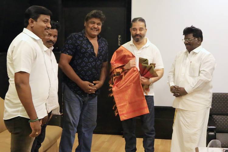 நடிகர் மன்சூர் அலிகான் தமிழ் தேசிய புலிகள் கட்சி நிர்வாகிகளுடன்,  கமலை இன்று சந்தித்தார்! சினிமா நிலை பற்றியும் இருவரும் பேசினர்!