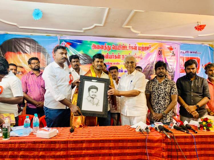 " அருவா சண்ட"  படத்தின் தயாரிப்பாளரும், கதாநாயகனுமான v.ராஜா இன்று தனது பிறந்த நாளை அனைத்து பெயிண்டர்கள் மற்றும் ஓவியர்கள் நலச்சங்க நிர்வாகிகளுடன் கொண்டாடினார்.
