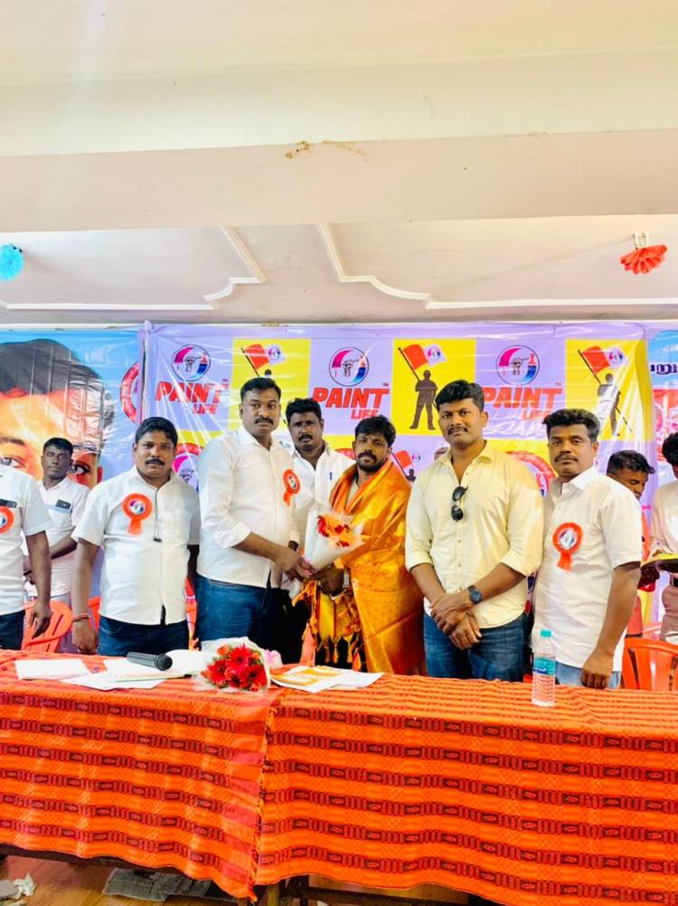 " அருவா சண்ட"  படத்தின் தயாரிப்பாளரும், கதாநாயகனுமான v.ராஜா இன்று தனது பிறந்த நாளை அனைத்து பெயிண்டர்கள் மற்றும் ஓவியர்கள் நலச்சங்க நிர்வாகிகளுடன் கொண்டாடினார்.
